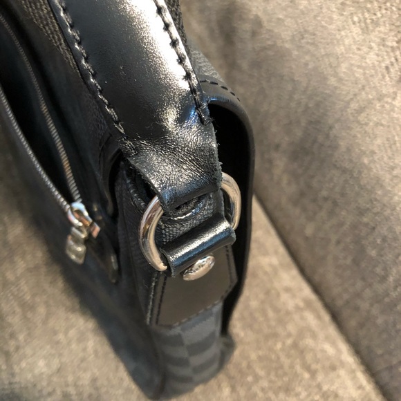 Louis Vuitton graphite messenger - Picture 6 of 13